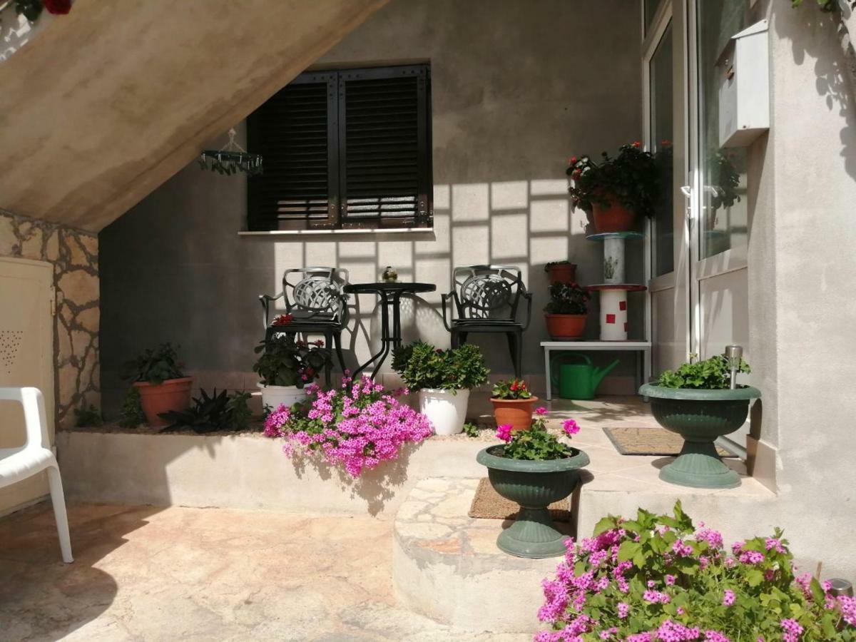 Apartments Mira Jadrtovac Exterior photo